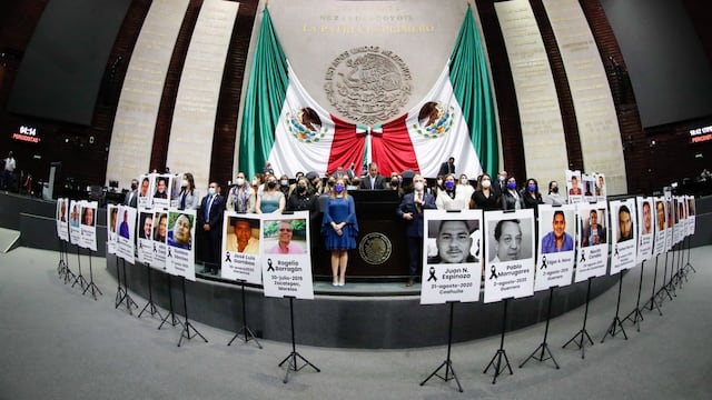 Diputados del PAN protestan por asesinato de periodistas