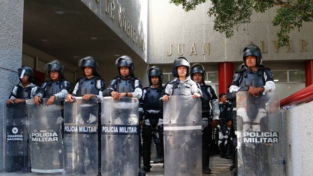 Normalistas de Ayotzinapa liberan agentes de Guardia Nacional