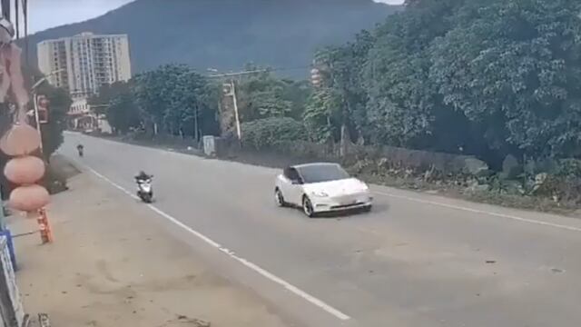 Piloto automático de Tesla pierde el control; mata a 2 personas en China