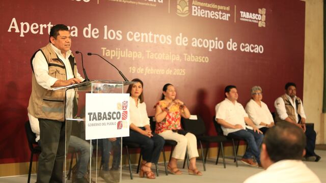 Javier May y María Luisa Albores encabezan apertura de Centro de Acopio