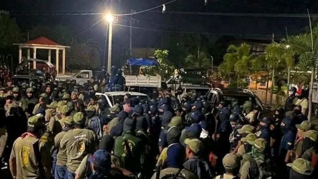 400 policías comunitarios de Guerrero inician cacería por emboscada que dejó 13 muertos en Ayutla de los Libres