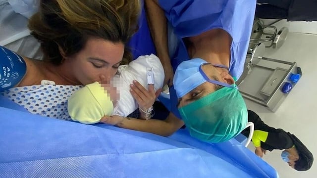 Mariazel y Adrián Rubio con su segundo hijo André