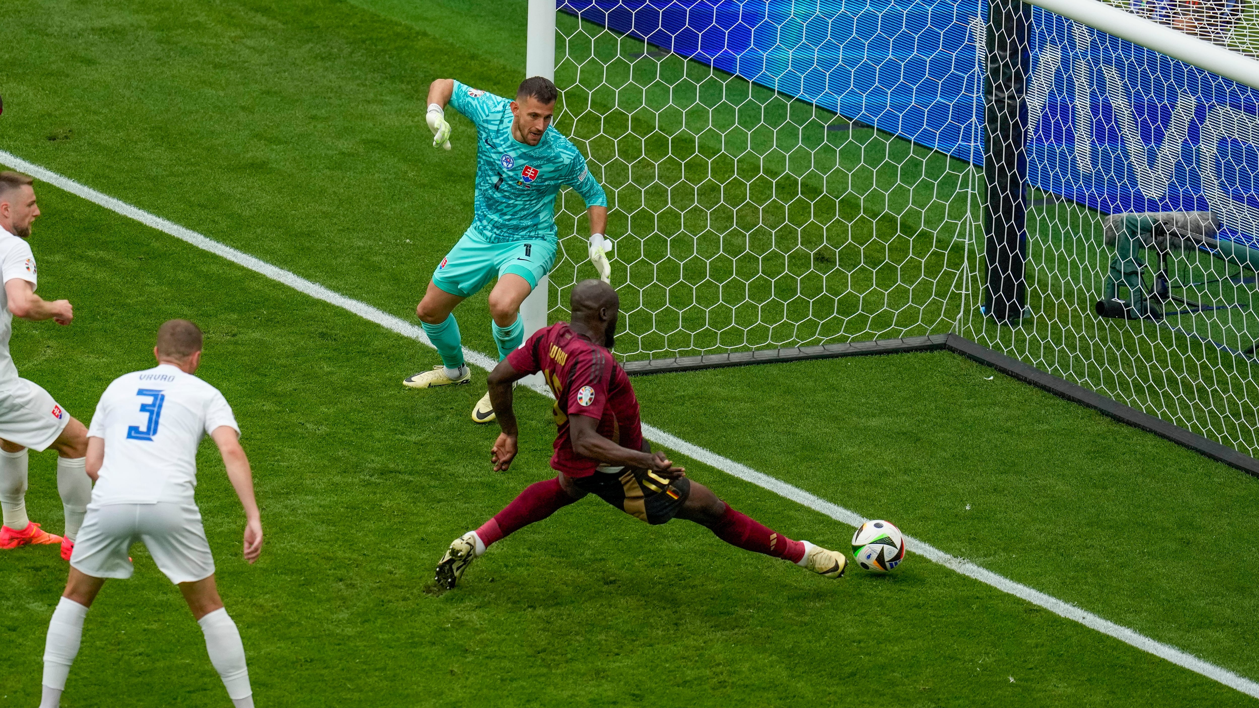 Le anularon dos goles a Lukaku