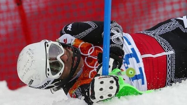 VIDEO: Las piernas del "Príncipe Mariachi" no aguantaron ni un minuto de competición