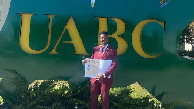 Migrante de Haití se gradúa de licenciatura en derecho en la Universidad Autónoma de Baja California