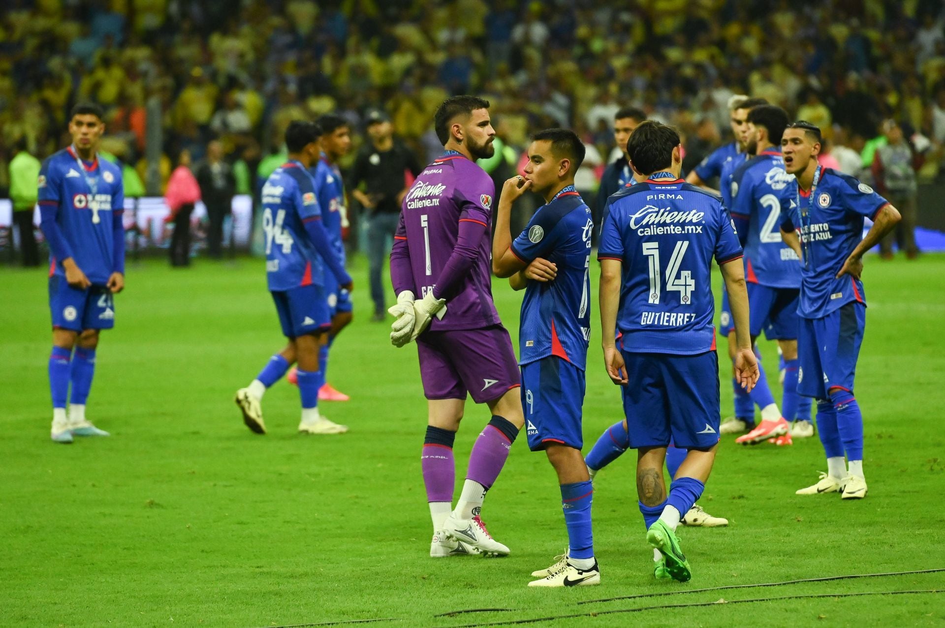 Jugadores de Cruz Azul tras perder la final contra América.