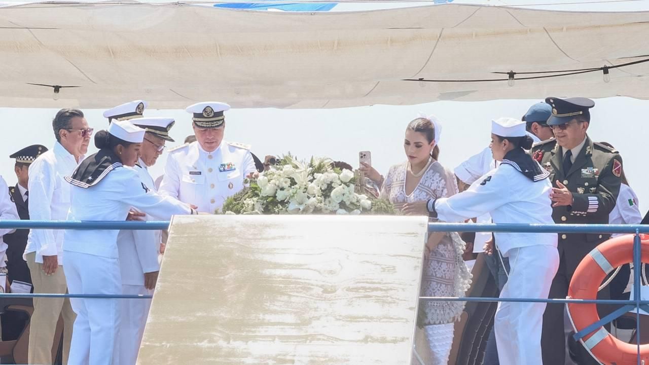 Evelyn Salgado Pineda encabeza ceremonia por el 84 aniversario del Día de la Marina Nacional