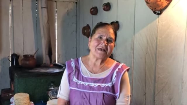 Doña Ángela es una abuelita mexicana que filma desde su rancho para YouTube.