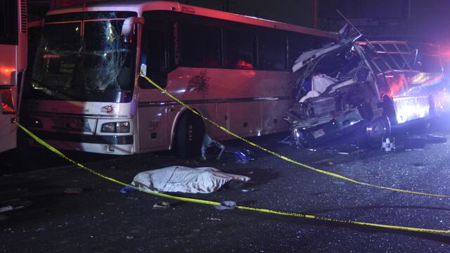 Choque en la México-Pachuca. 11 personas muertas.