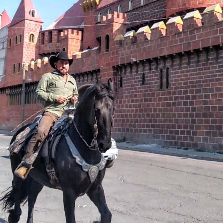 Dueño de propiedad vinculada al caso B-King y Regio Clown está escondido