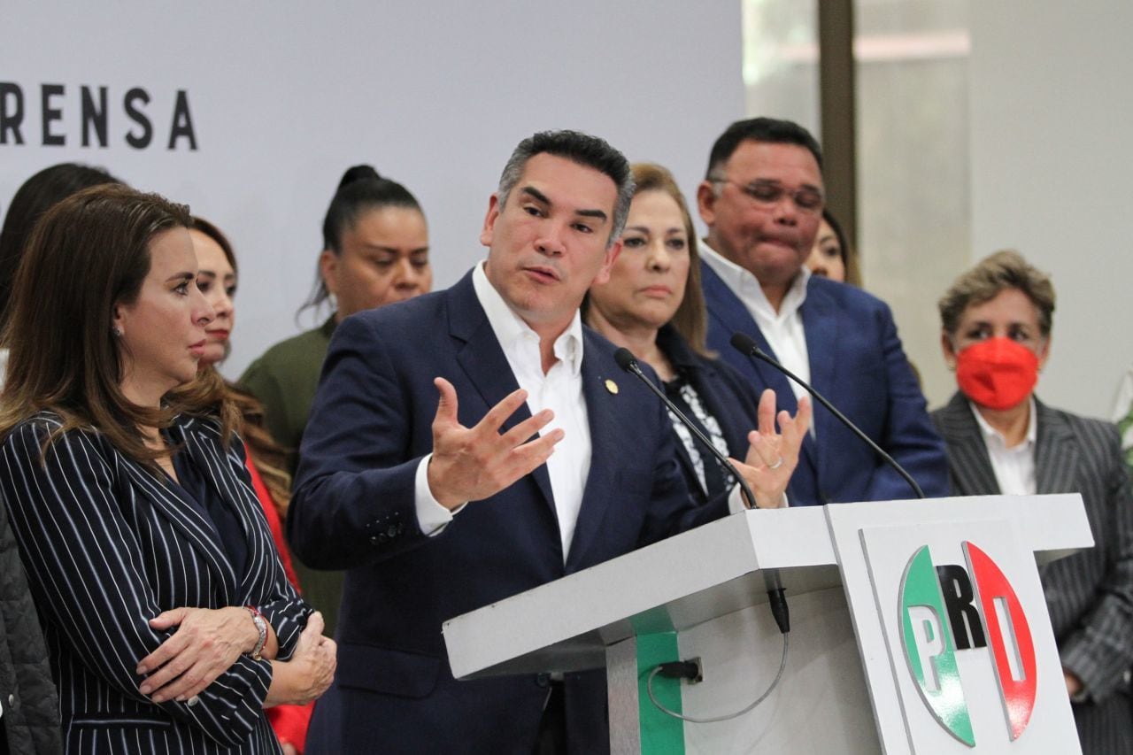 Alejandro Moreno se burla de morenistas por ir a junta directiva de Comisión de Gobernación