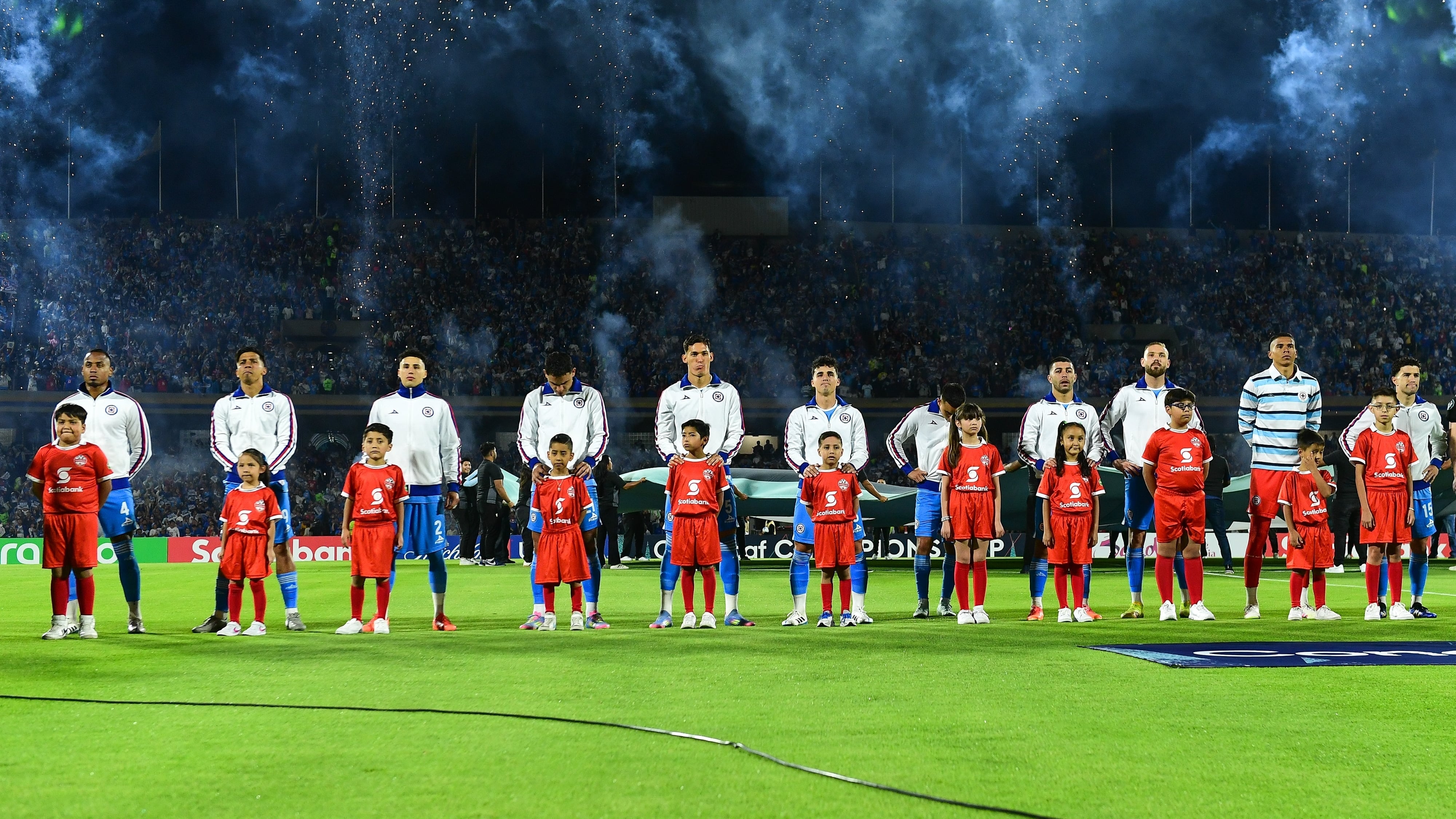Fans de Pumas piden al equipo hacer lo que sea para que Cruz Azul no se corone en CU