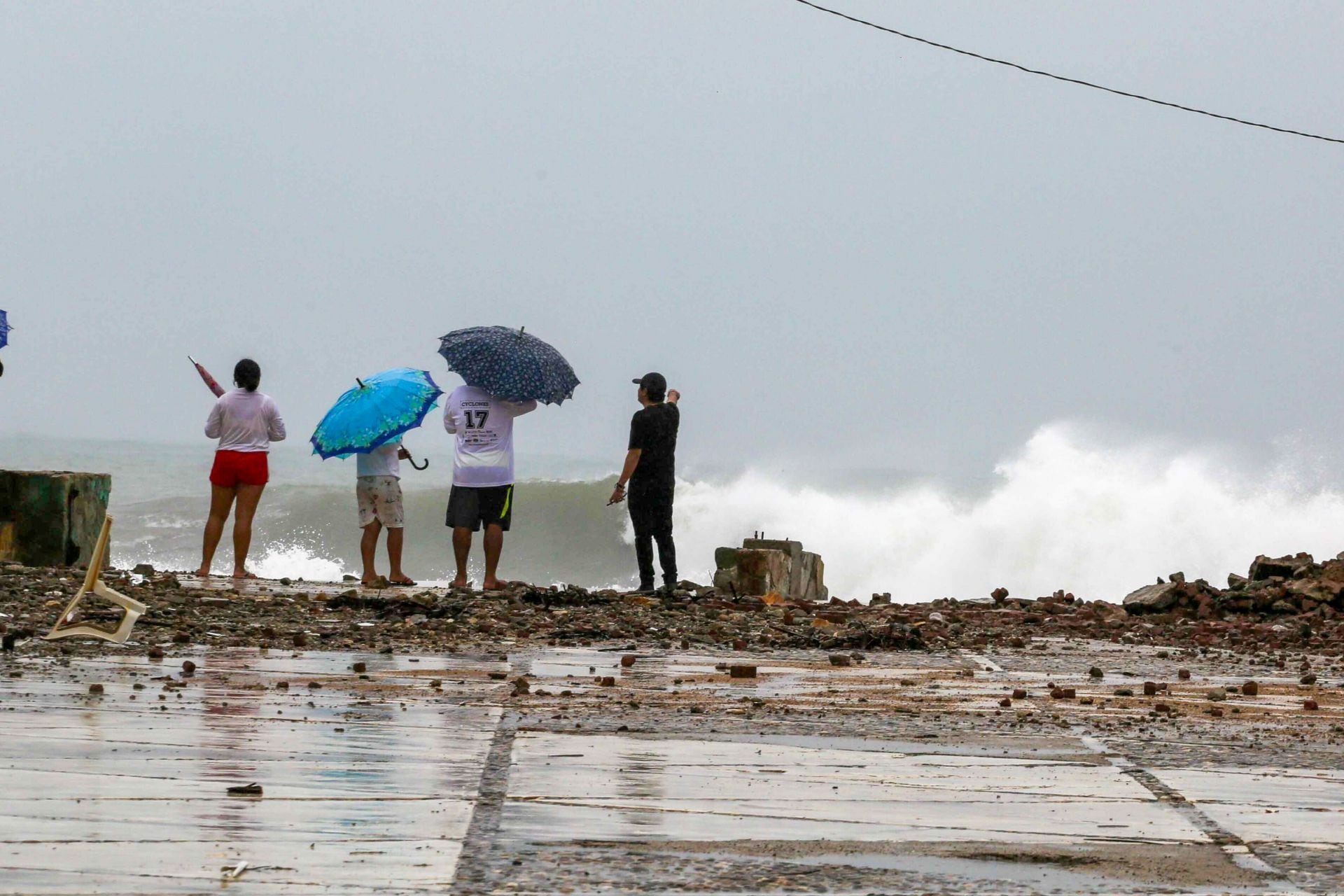 Huracán Simón provoca lluvias intensas