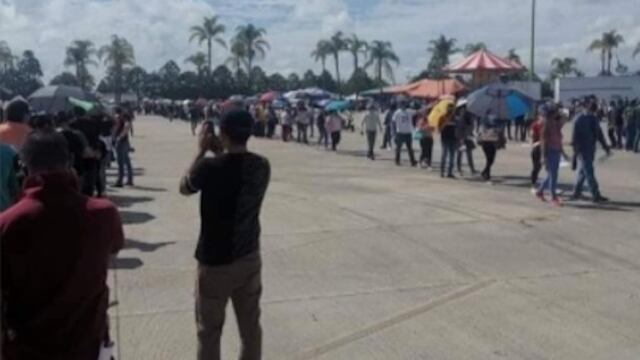 Filas en vacunación de millennials en Durango