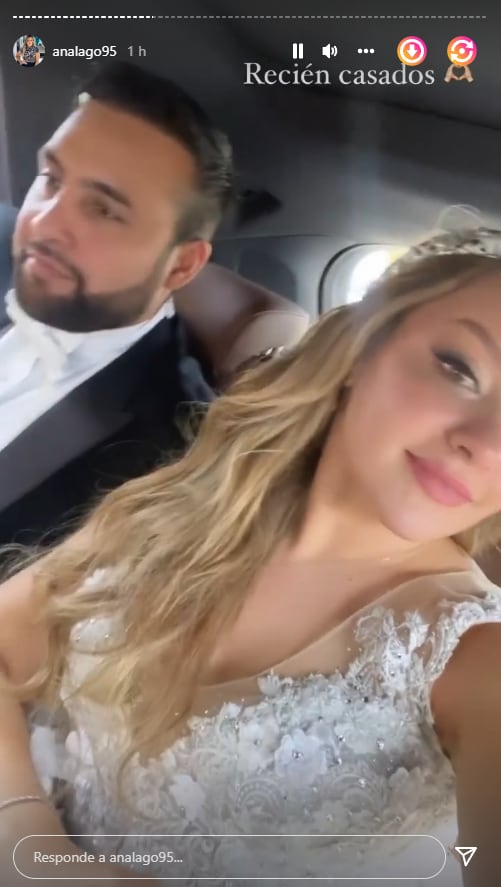 Ana Lago y su esposo Édgar Alejandro Santana saliendo de la iglesia