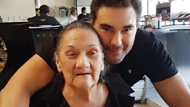 Eduardo Yáñez y su mamá