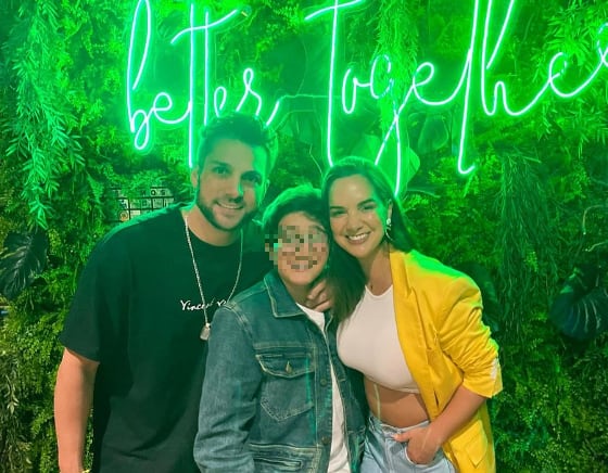 Nicola Porcella con su hijo Adriano y su ex Francesca Lazo