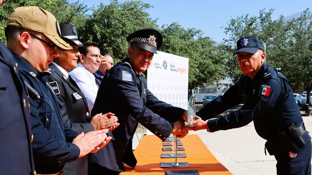 Santa Catarina reconoce a policías