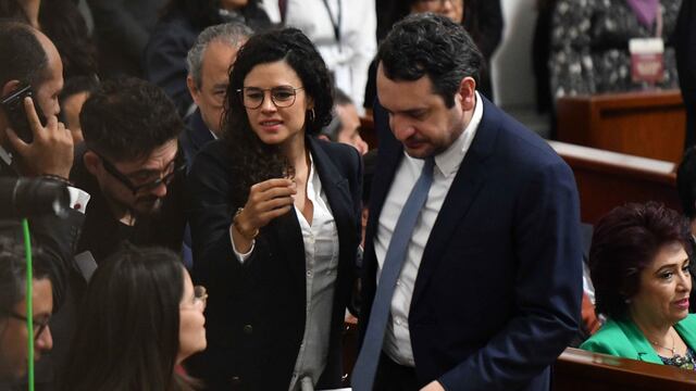 Luisa María Alcalde, dirigente nacional de Morena, y Andrés López Beltrán, secretario general de Morena