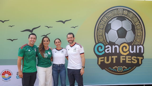 Ana Paty Peralta y Mara Lezama supervisaron los detalles para arrancar las actividades del Cancún Fut Fest.