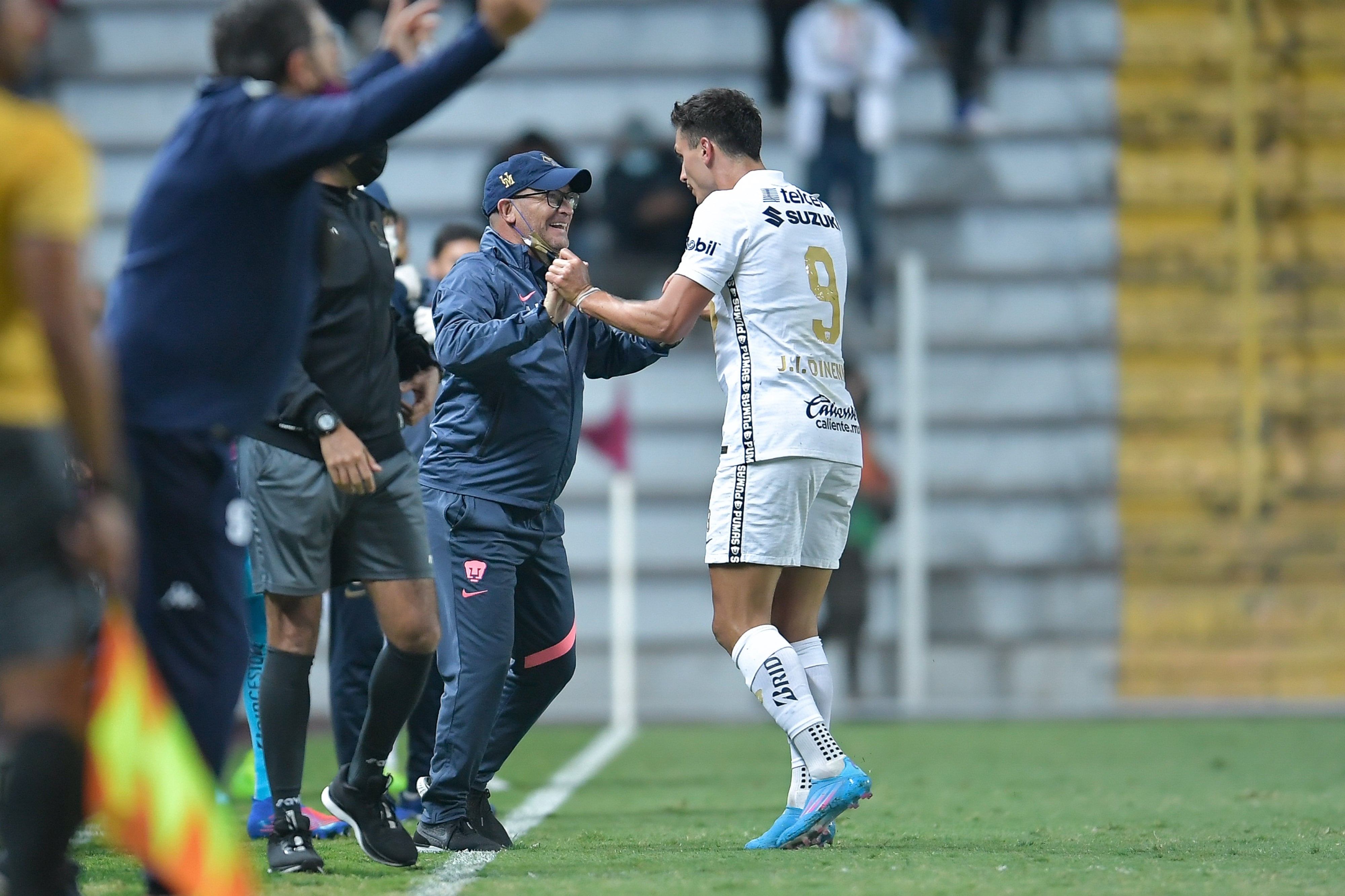 Andrés Lillini y Juan Dinenno celebran el gol