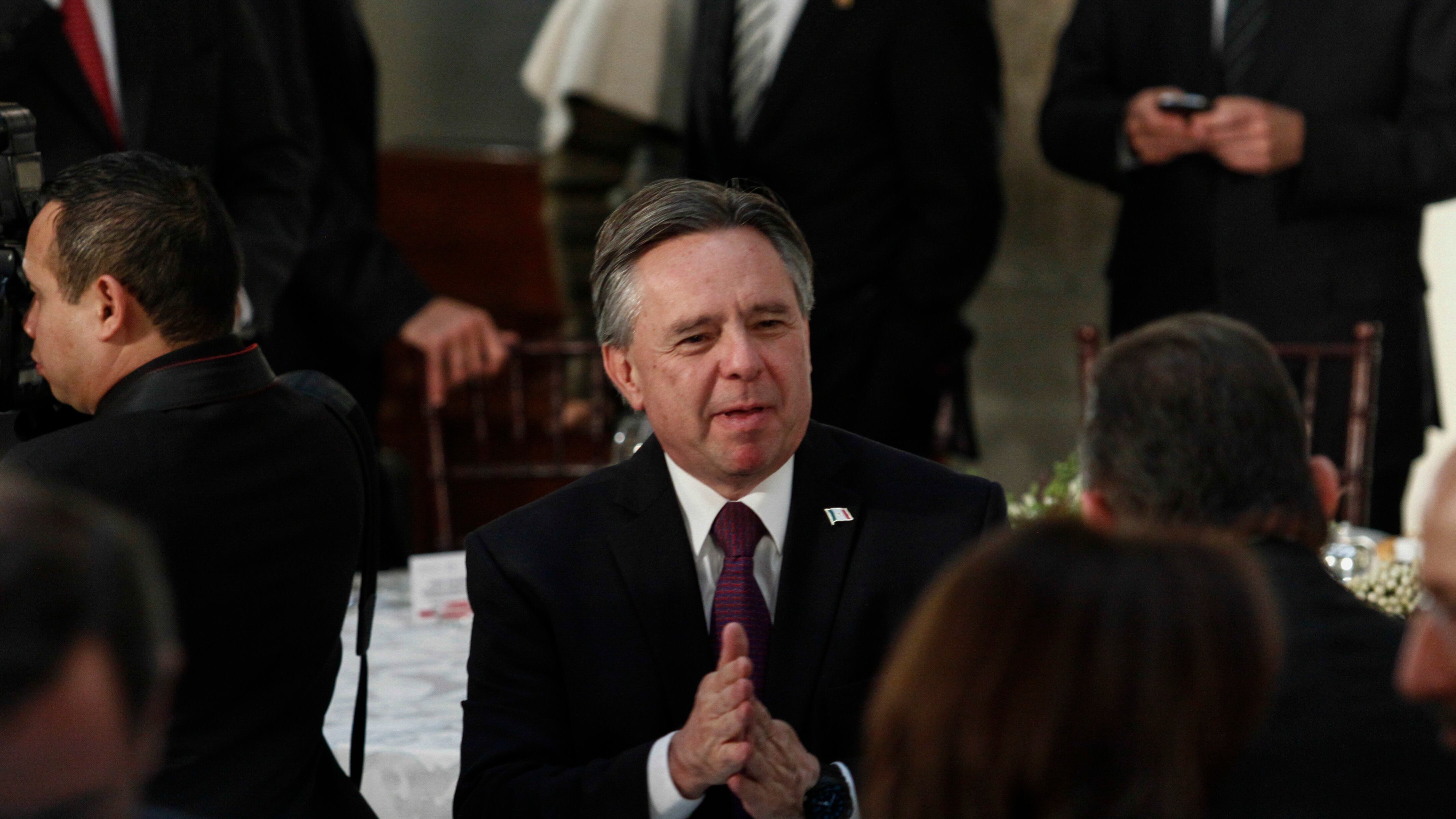 Exhiben emporio empresarial de la familia de Medina Mora