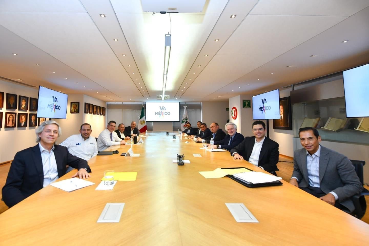 Reunión Va por México