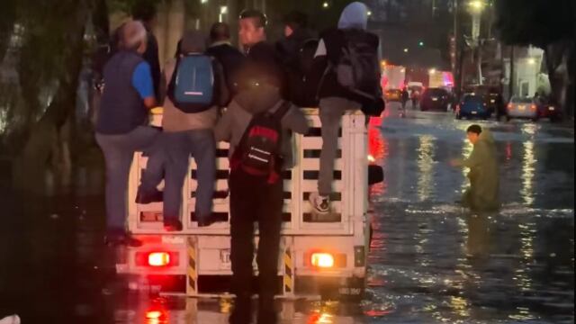 Así quedó la vía Gustavo Baz por inundaciones tras lluvias en Tlalnepantla, Estado de México