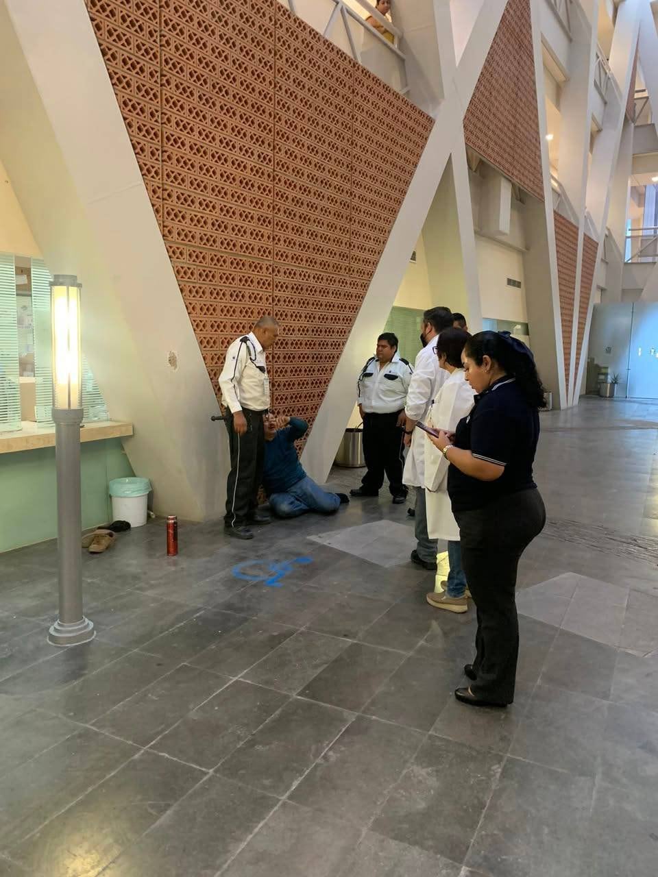 Golpiza a derechohabiente en IMSS de Colima