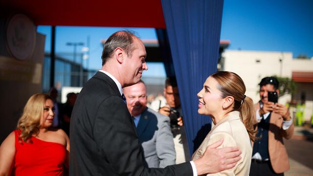 Marina del Pilar asiste a aniversario de la independencia de EU