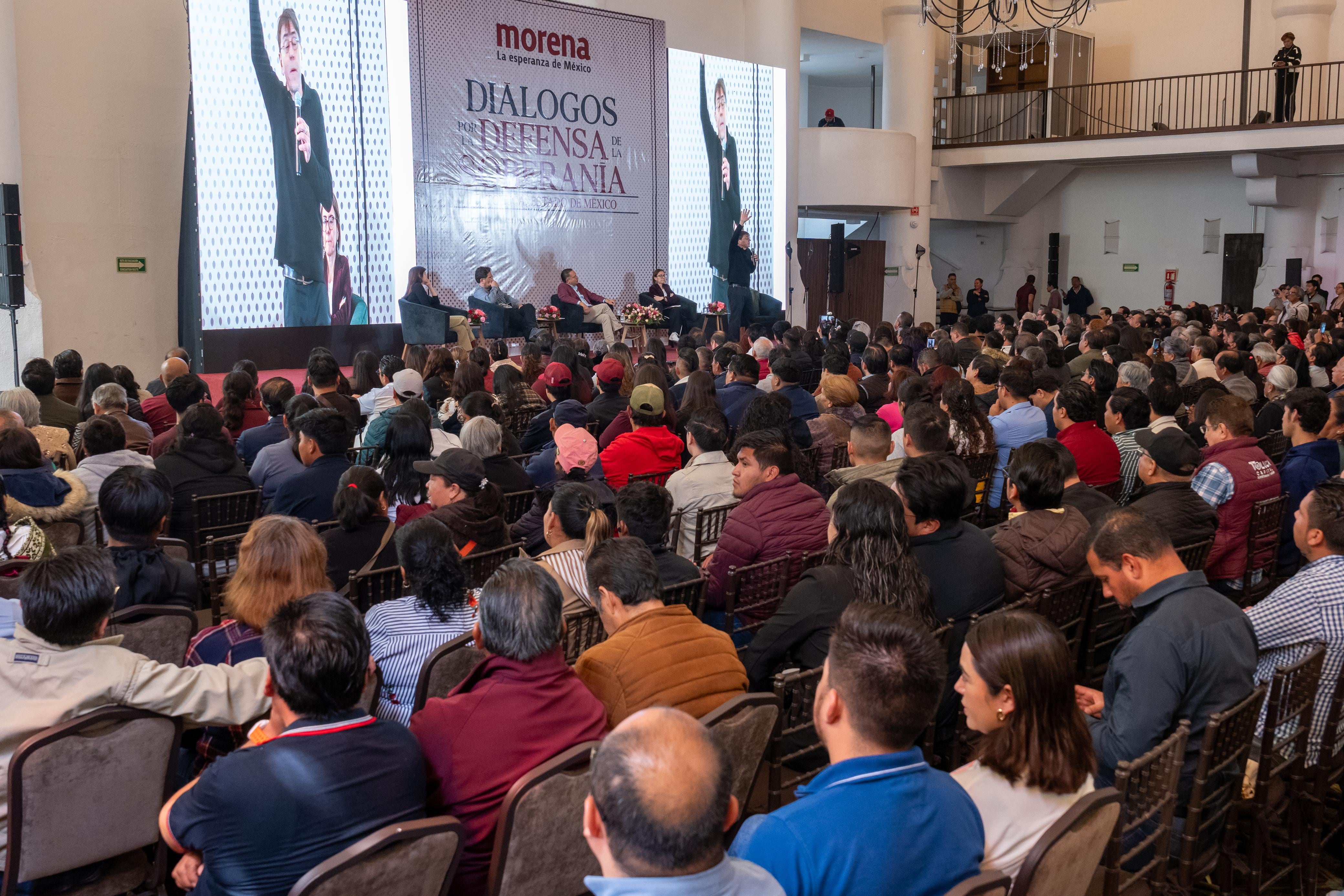 Ricardo Moreno moderó el encuentro impulsado por Morena para promover la formación política y la defensa de la soberanía.