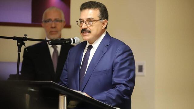 Carlos Lomelí Patria renuncia