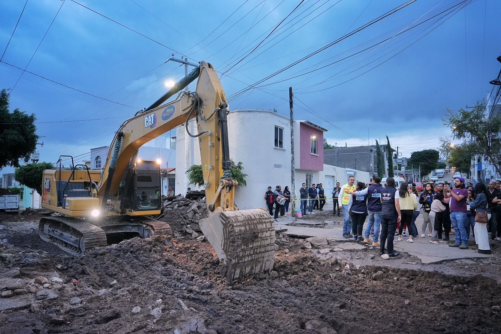 Felifer Macías supervisa rehabilitación de la calle Obreros en Querétaro