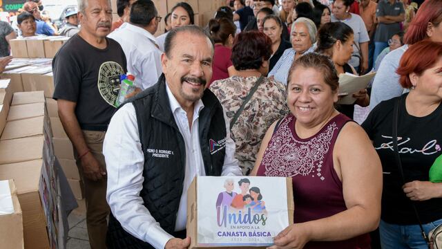 Pedro Rodríguez entrega apoyos alimentarios