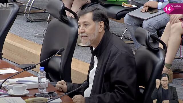 Gerardo Fernández Noroña canta en el INE