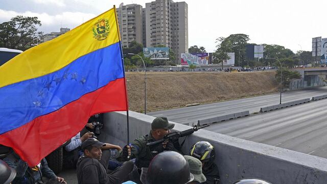 Soldados que apoyan a Juan Guaidó