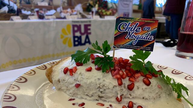 Chile en nogada hecho con ingredientes de Huejotzingo, Puebla