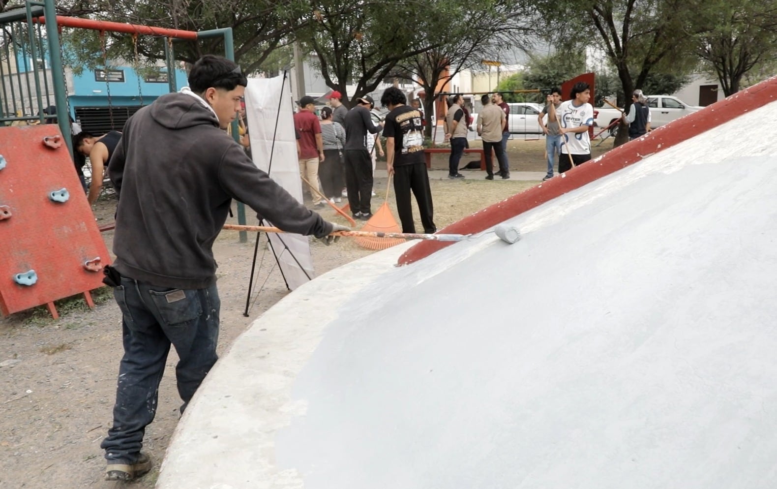 Escobedo rehabilita plazas con Jornadas Nacionales Tequios de la Transformación.