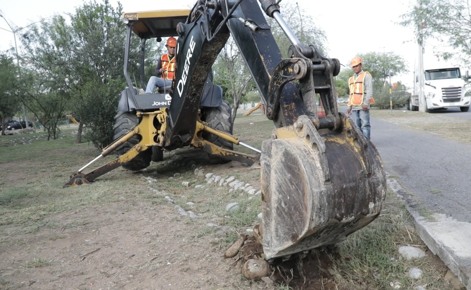 Escobedo renueva espacios públicos en la colonia Santa Luz.