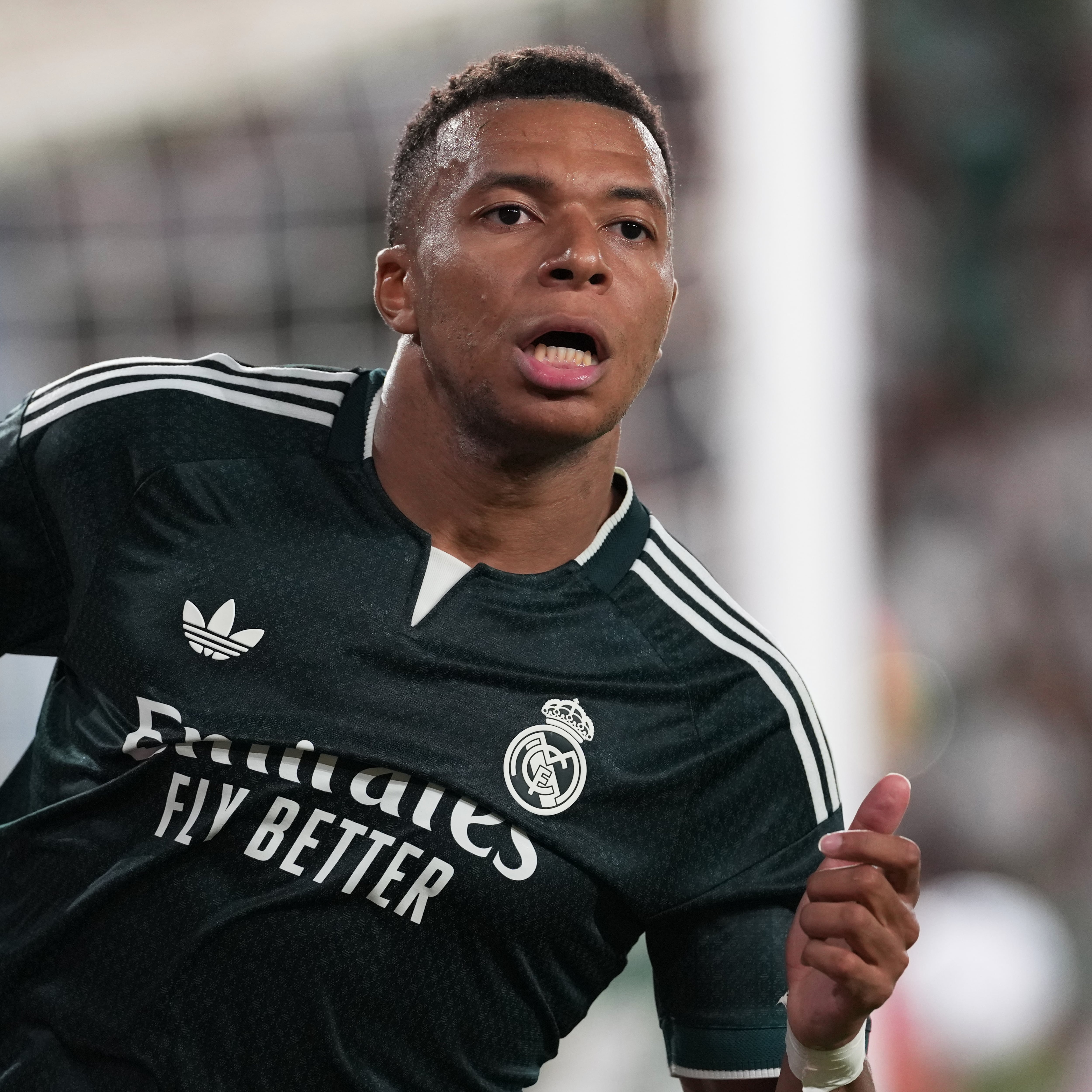Real Madrid sufre, pero vence al Elche en la Jornada 6 de LaLiga
