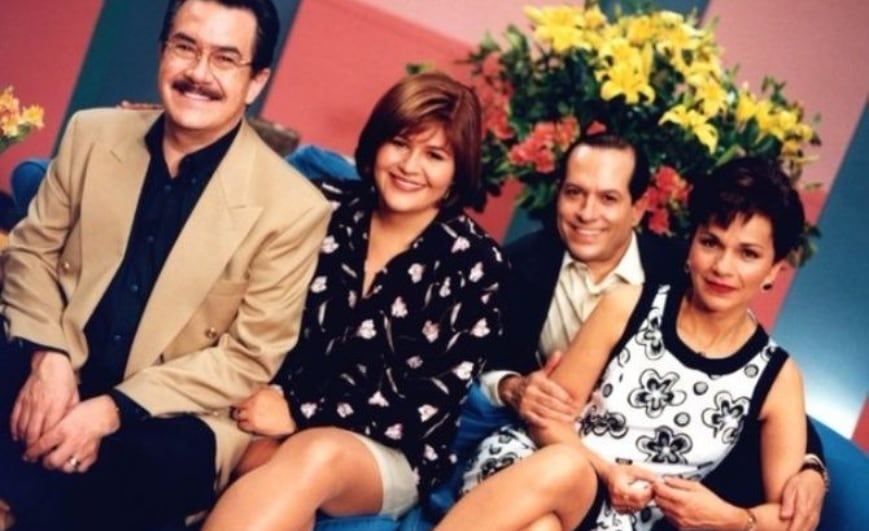 La periodista Pati Chapoy junto al equipo original de Ventaneando.
