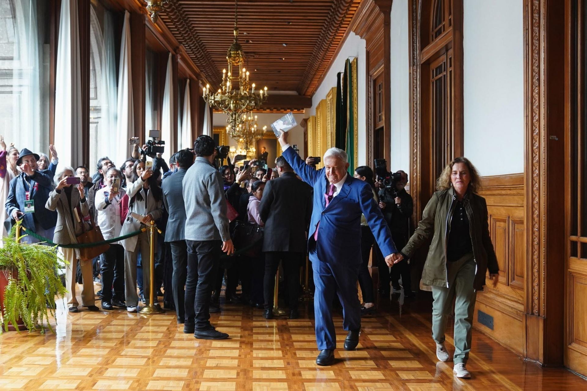 AMLO pidió no nombrar calles o colonias en alusión a su movimiento, pero ya existe la colonia 4T en Tultitlán, Estado de México