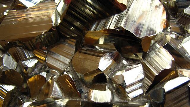 Encuentran partículas de oro en la pirita