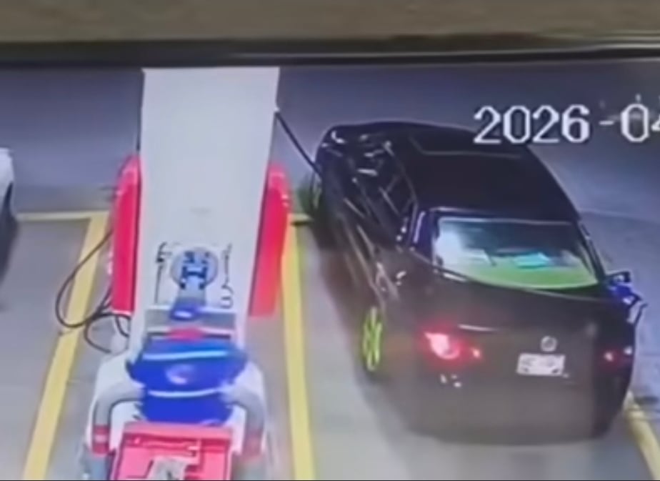 Lady Gasolina: pide tanque lleno y se va sin pagar