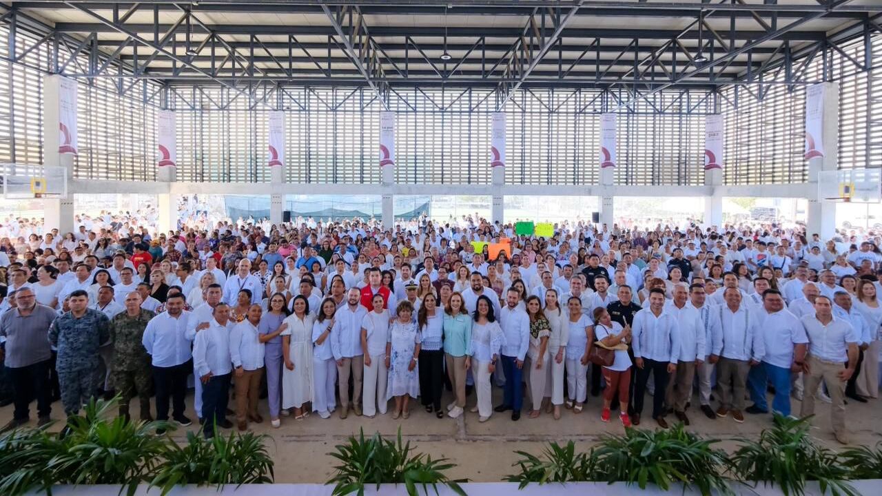 Mara Lezama toma protesta a mil 200 comités del Consejo Estatal de Paz en Quintana Roo
