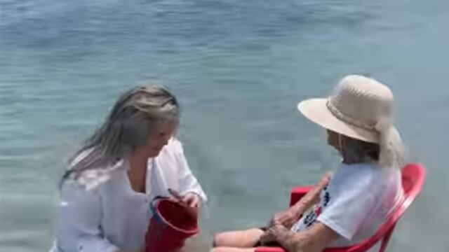 Abuelita conoce el mar