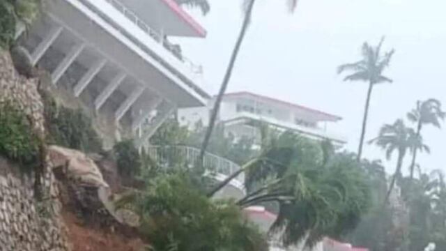 Se derrumba cerro del Hotel Las Brisas por huracán John