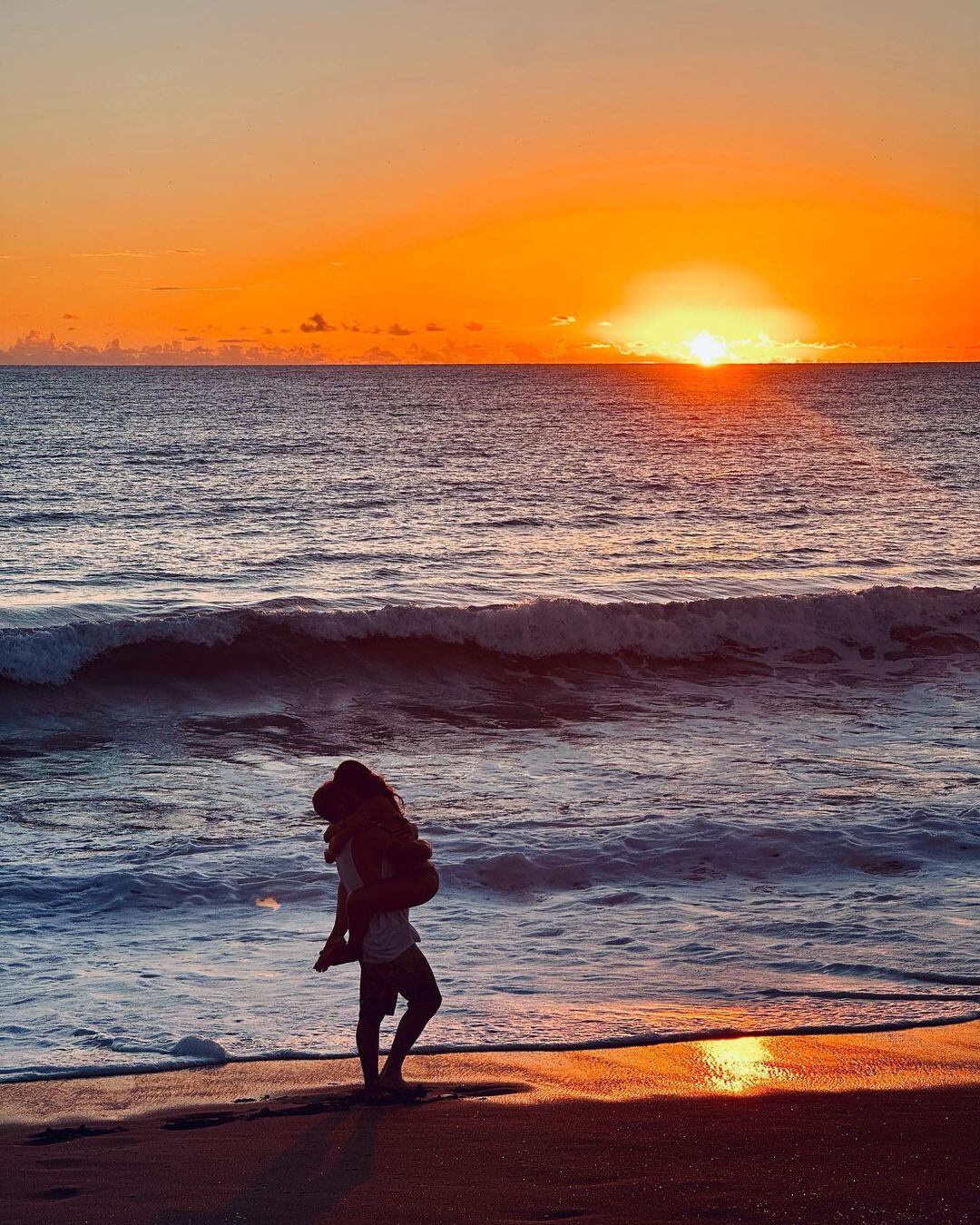 María León se comparte con su misterioso novio.