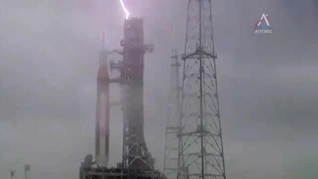 Rayo cae en cohete Artemis I de la NASA