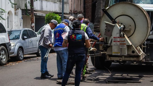 Alcaldía Cuauhtémoc refuerza desazolve en colonia Roma ante temporada de lluvias.